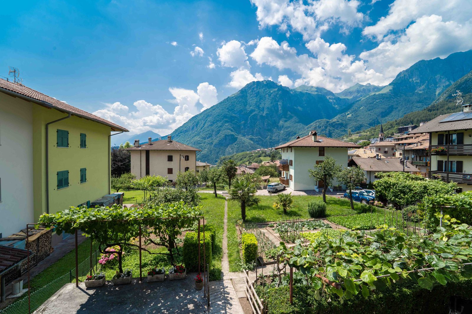 San Lorenzo Dorsino e le montagne